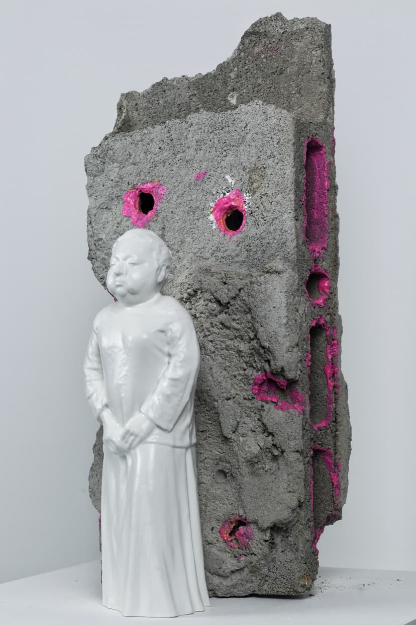 Execution by Federico Clapis, three-quarter view: white resin woman with folded hands against a broken concrete slab with pink holes