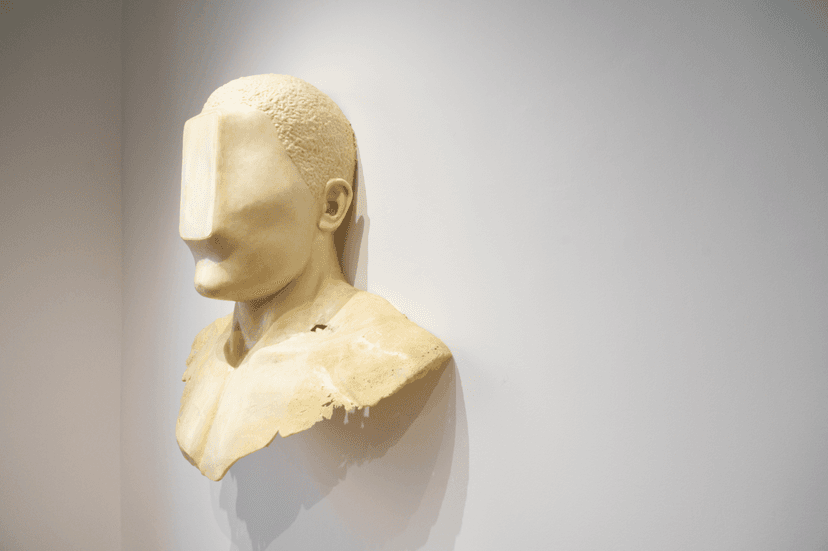 Cream wall-mounted bust with a blank, smoothed face by Federico Clapis, shown in Spazio mentale = ambiente at Bianchi Zardin, Milan
