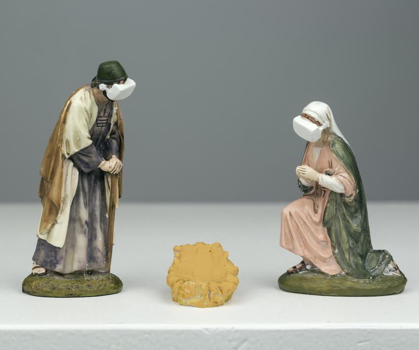 Searching for God by Federico Clapis, shown in Shades of Black at størpunkt, Munich: nativity figures of Joseph and Mary in VR headsets by an empty crib